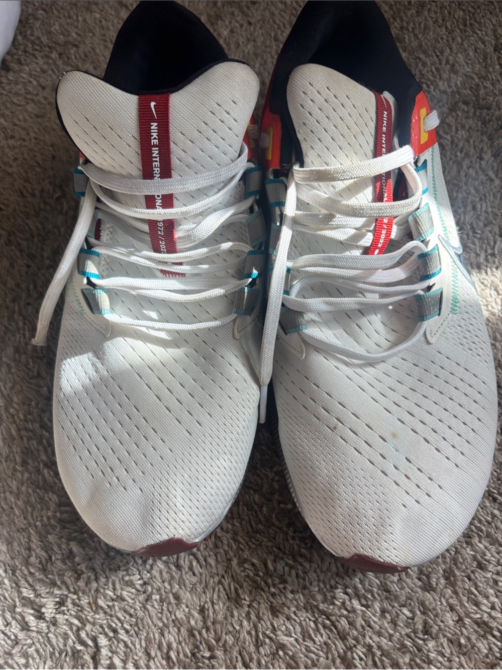 Nike Men’s White Running Shoes with Red and Teal Details